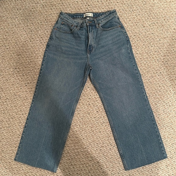 Abercrombie and Fitch The 90s Relaxed Jean High Rise Size 8 Short Curve Love - Picture 1 of 4